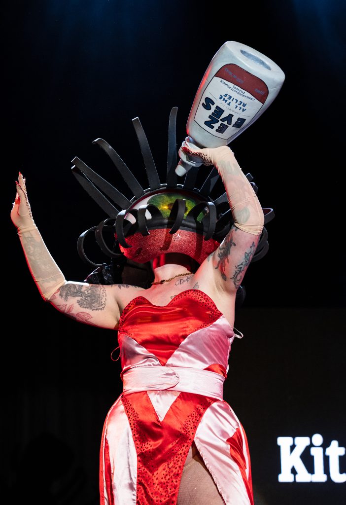 Kit Katastrophic in the 2026 Movers, Shakers and Innovators showcase at Burlesque Hall of Fame Weekend, by SH Photografia for 21st Century Burlesque.