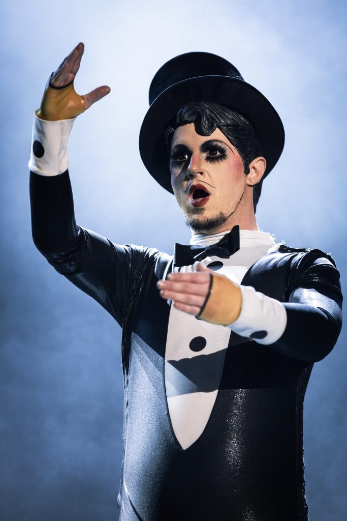 Willy LaQueue in the 2026 Movers, Shakers and Innovators showcase at Burlesque Hall of Fame Weekend, by SH Photografia for 21st Century Burlesque.